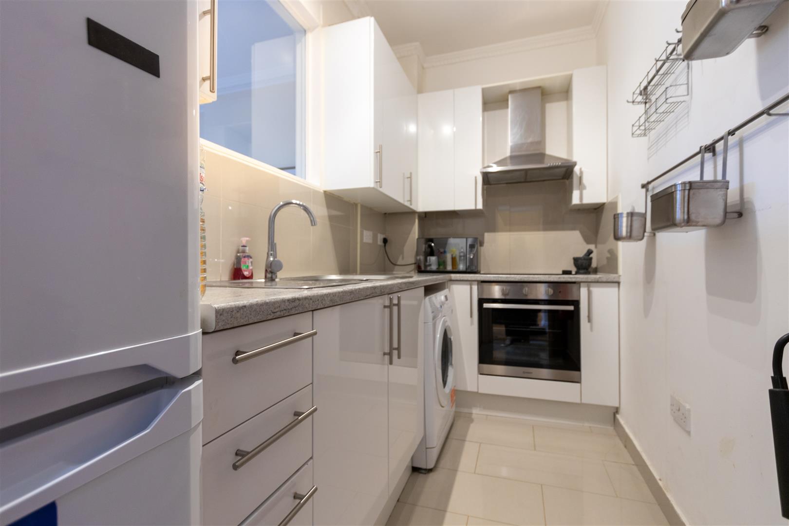 3 bed property in Elgin Avenue, London